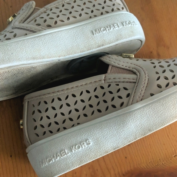 Michael Michael Kors Little Girl Slip On Shoes - Picture 6 of 8